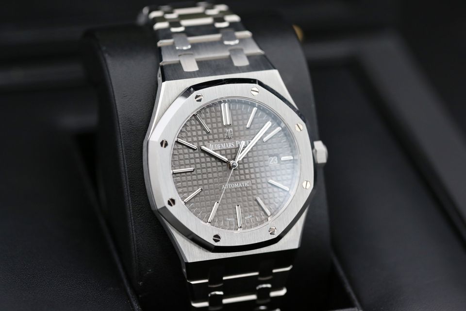 Audemars Piguet Royal Oak 15400ST.OO.1220ST.04 Image 2